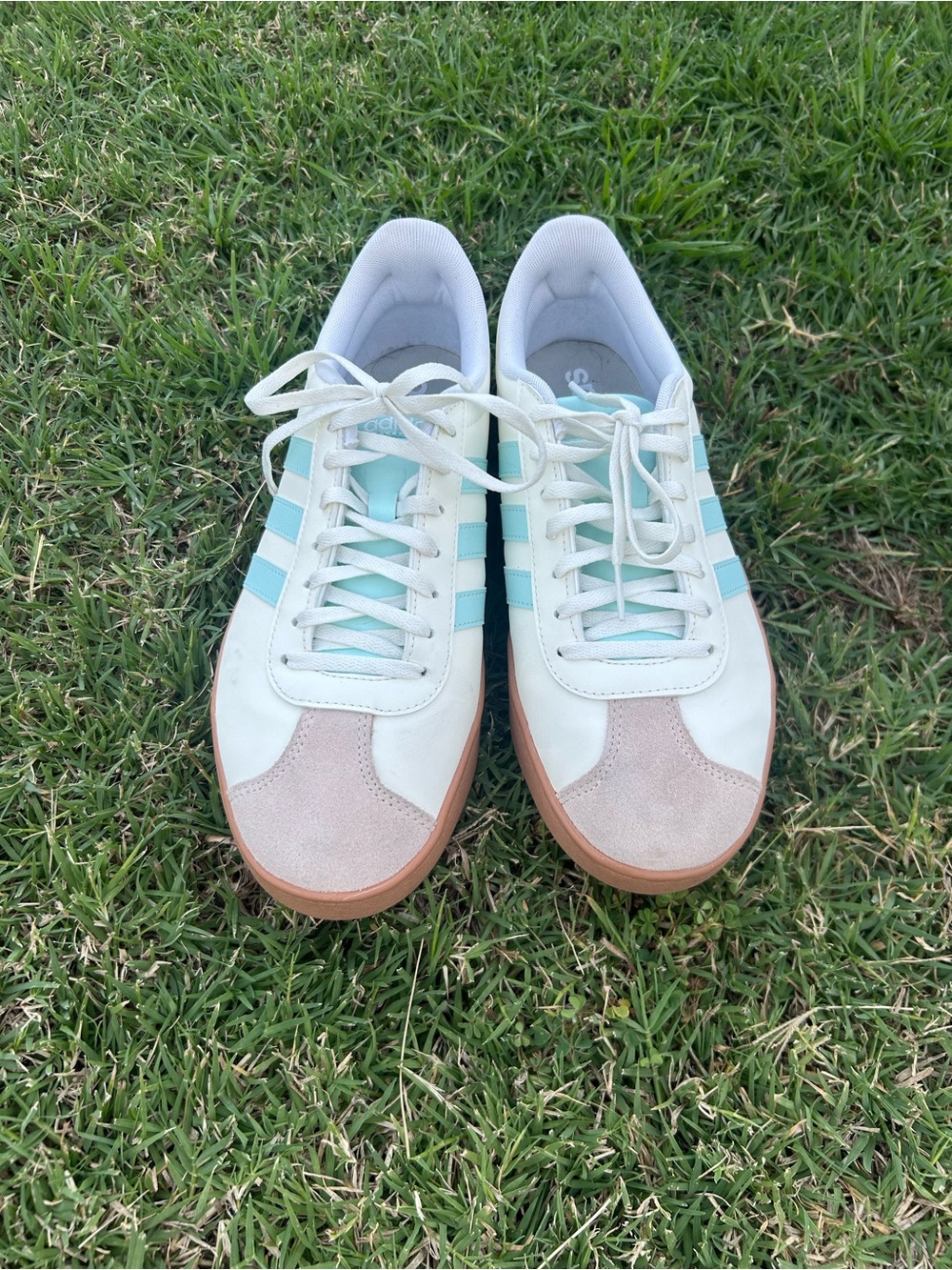 Women's Adidas VL Court Base w/Gum (Style Code: JI1767) in a Size 10